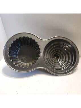 Wilton Giant 3D Cupcake Pan Large Non-Stick Mold Baking Cake Pan 2 Side